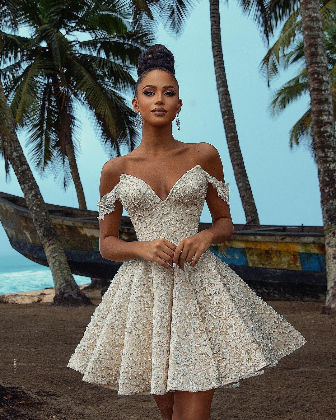 Chic Short A-line Off-the-shoulder Lace Wedding Dress BIZTUNNEL Chic Short A-line Off-the-shoulder Lace Wedding Dress BIZTUNNEL