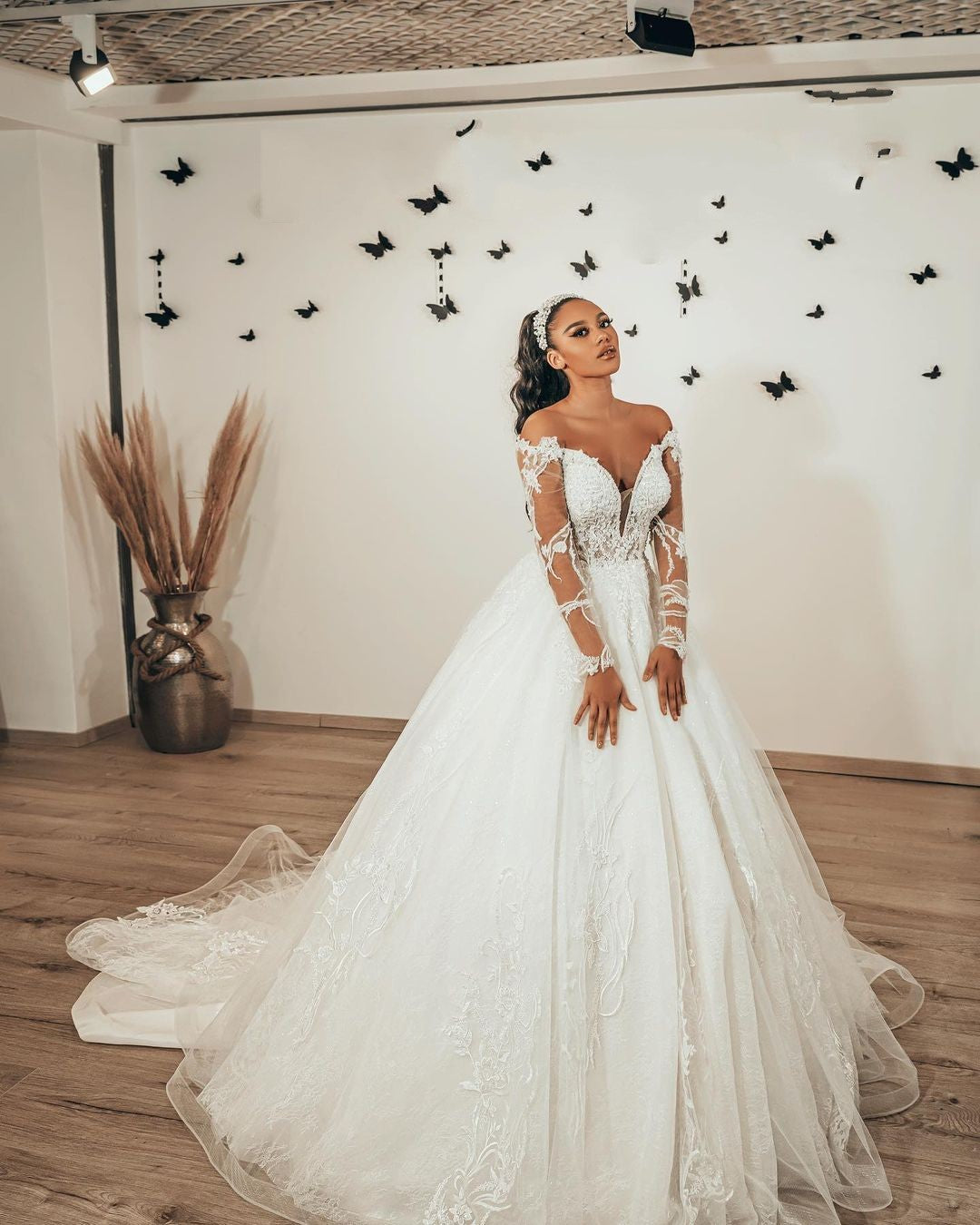 Classy Long A-Line Sweetheart Appliques Lace Tulle Wedding Dress with Sleeves Classy Long A-Line Sweetheart Appliques Lace Tulle Wedding Dress with Sleeves