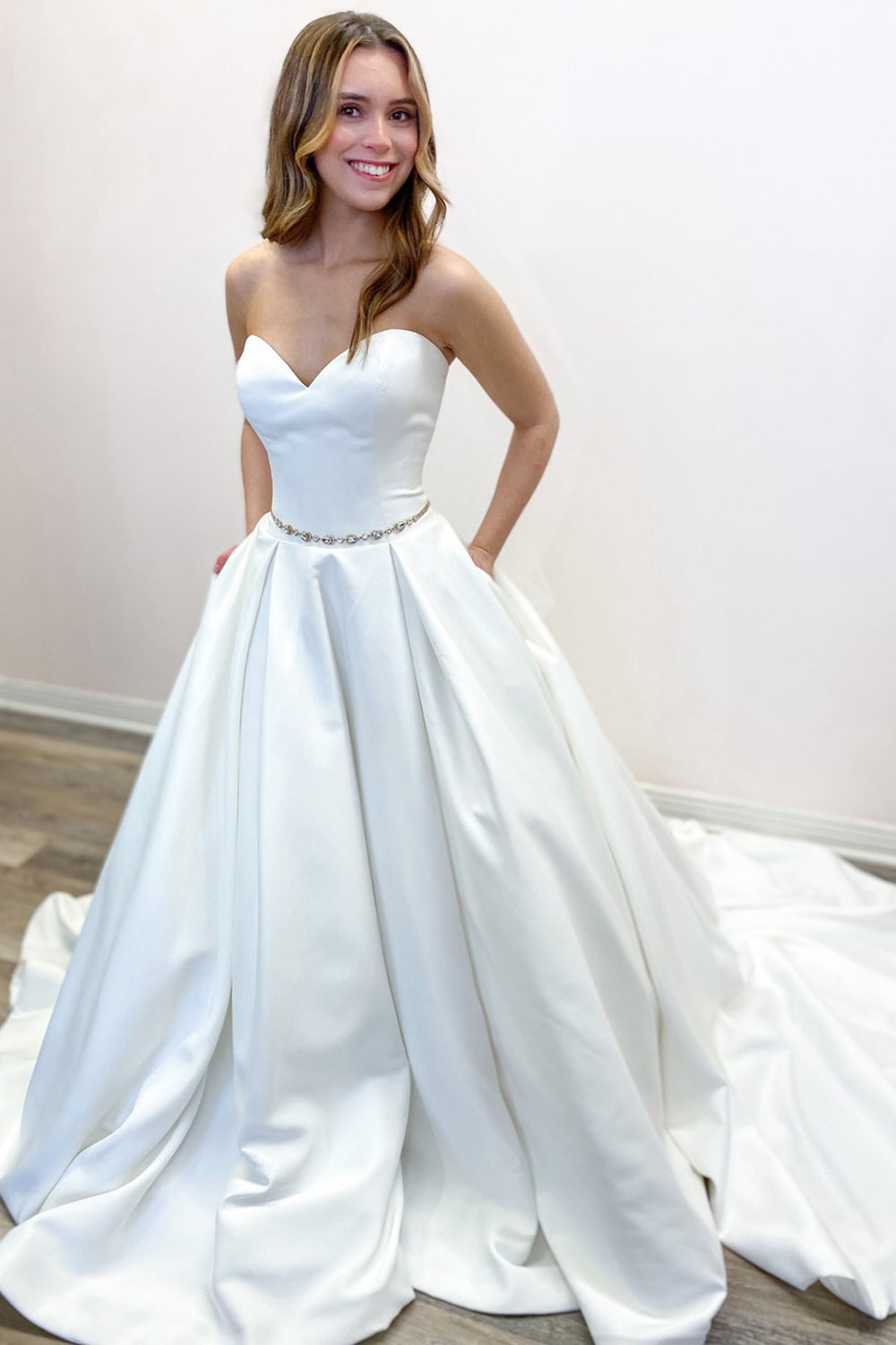 Excellent Long A-line Straps Bow Backless Wedding Dresses with Pockets