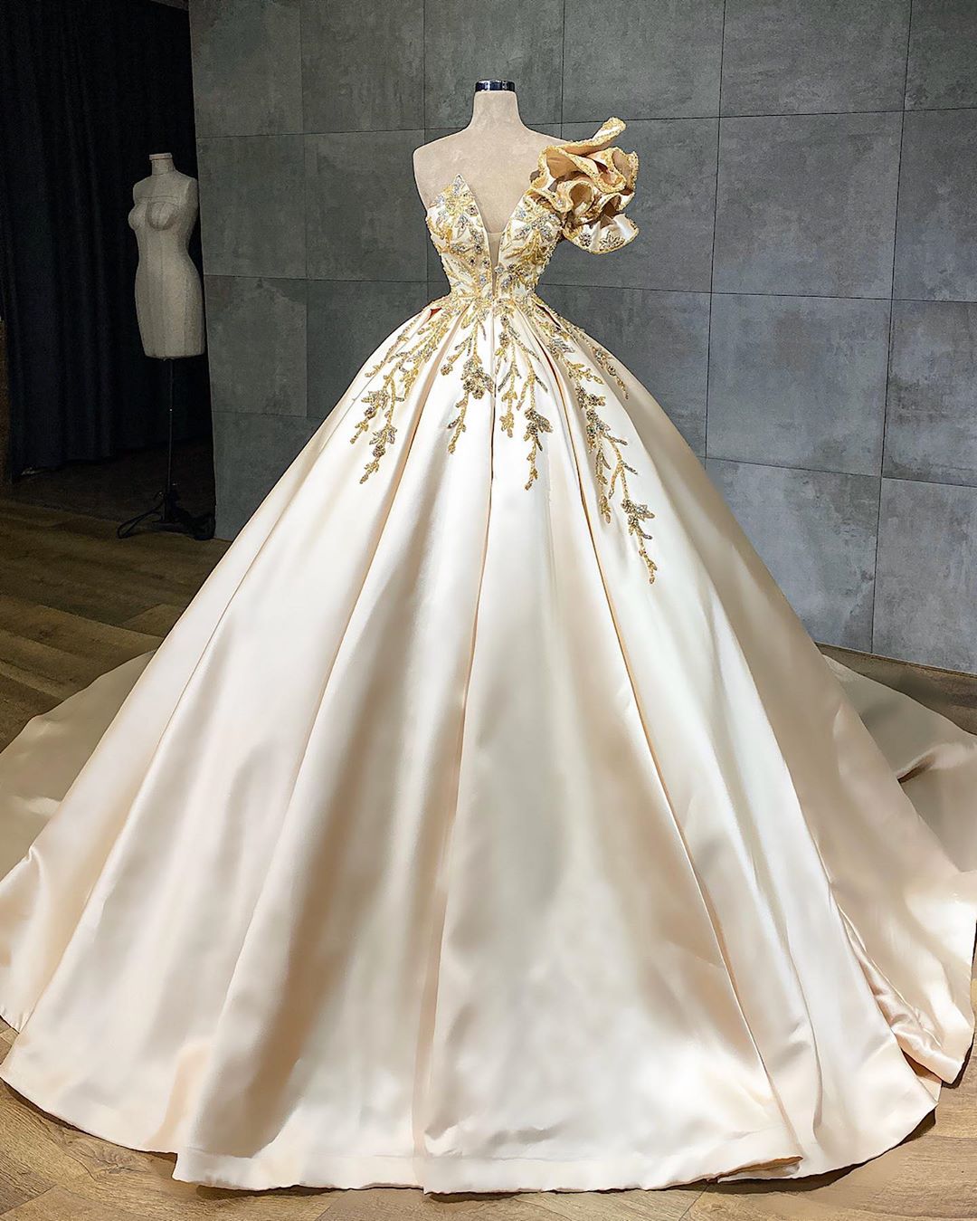 Classy Long A-Line Sweetheart Crystal Satin Ruffles Wedding Dress Classy Long A-Line Sweetheart Crystal Satin Ruffles Wedding Dress