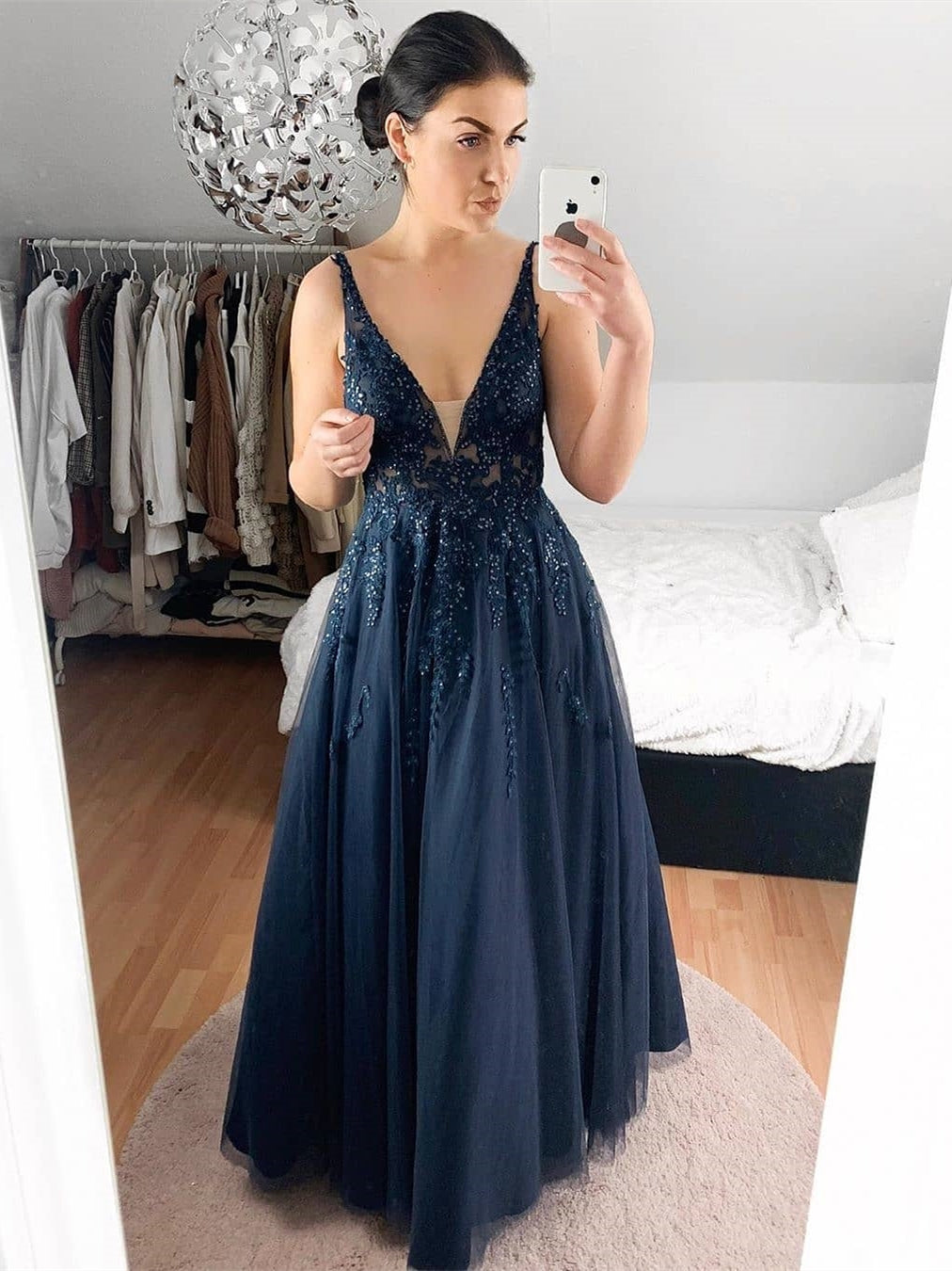 A-line Luxurious Fashion Sexy V-neck Formal Evening Dresses Sleeveless Floor Length Prom Dresses main image 1
