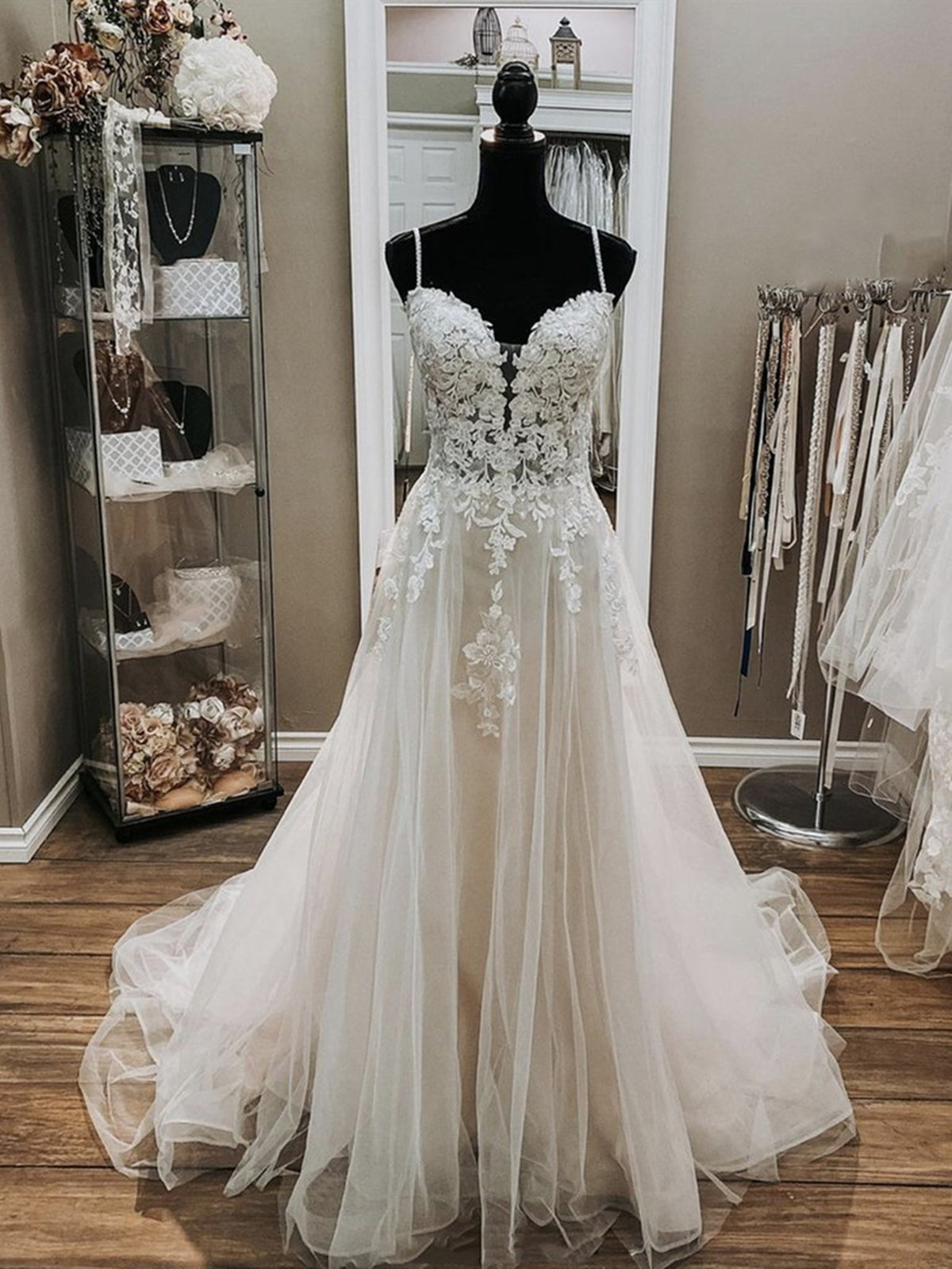 chinese dress ladies Sleeveless Lace Tulle Wedding Dress A-Line Scalloped V Neck Floor-Leng main image 1