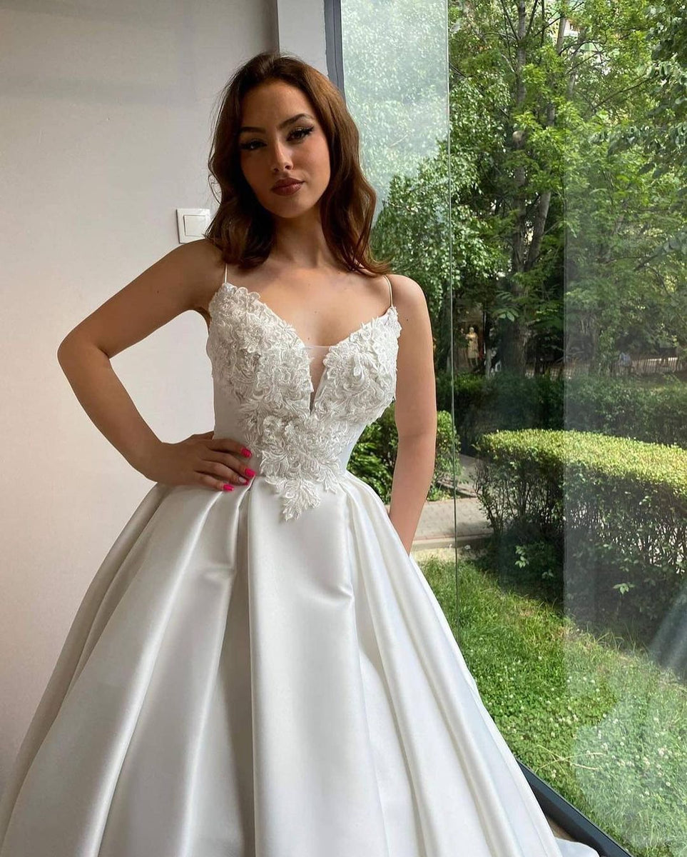 Classy Ball Gown Sweetheart Satin Long Wedding Dresses With Bowknots