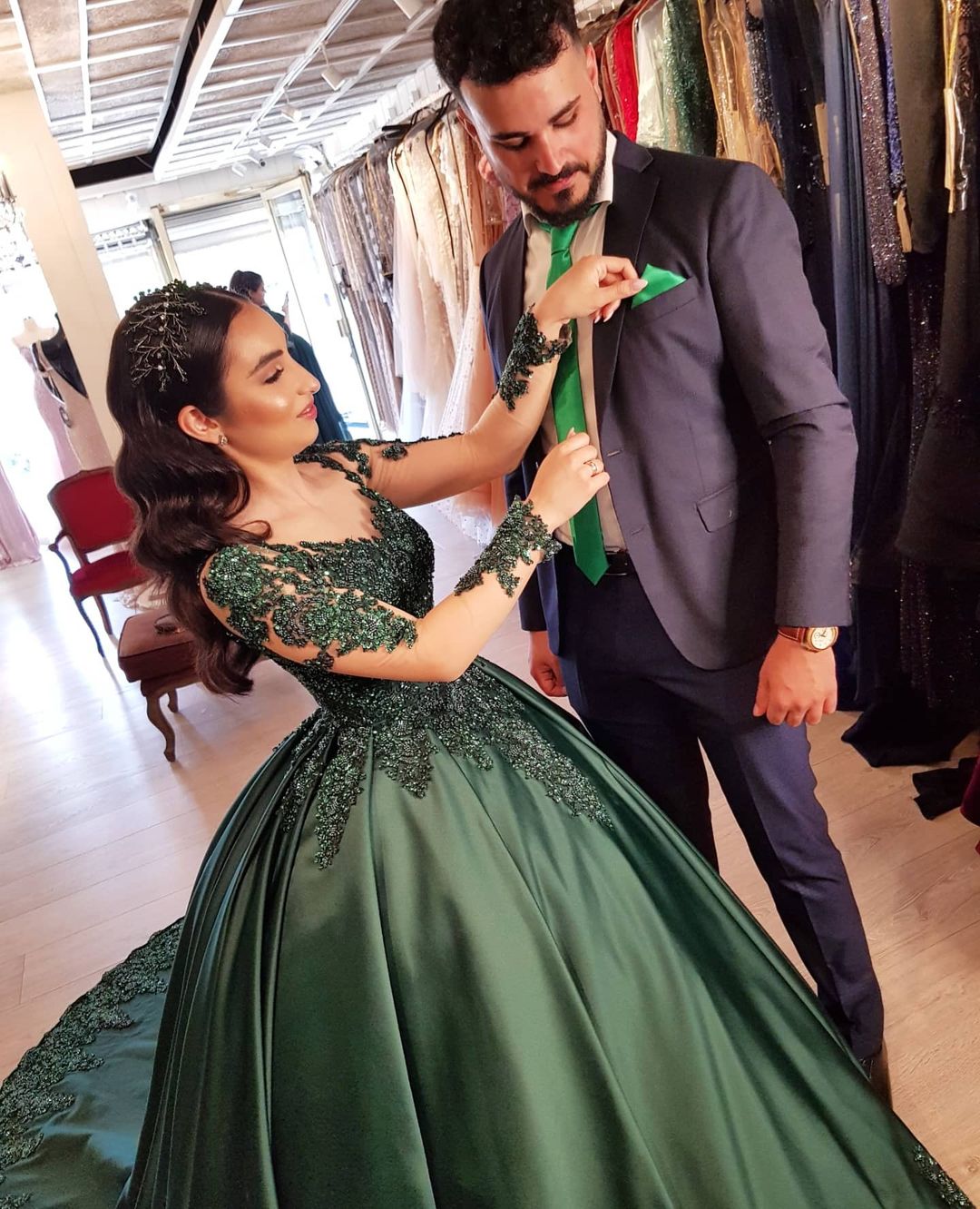 Elegant Long Sleeves Sweetheart Lace Satin Ball Gown Prom Dresses – BIZTUNNEL