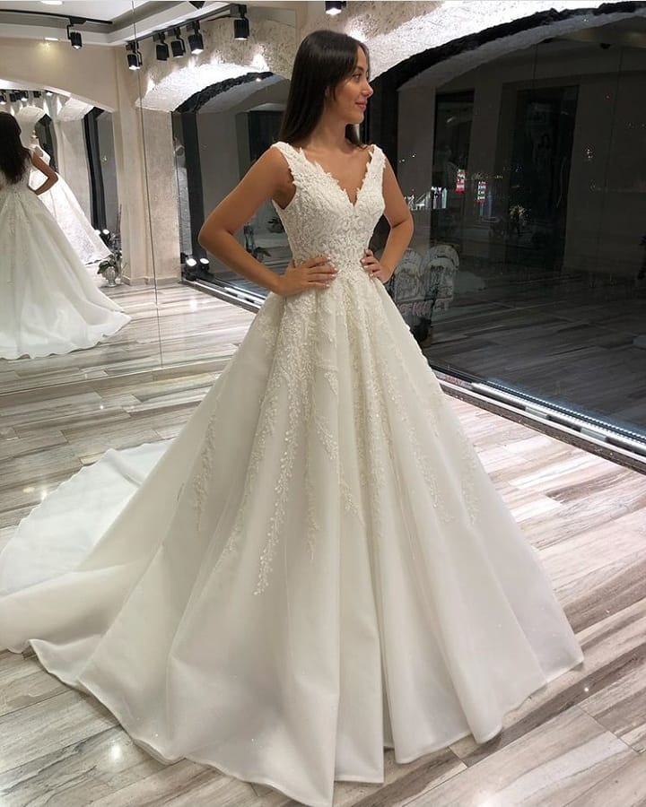 v neck sleeveless lace wedding dress V-neck Sleeveless Mermaid Backless Lace Pocket Wedding Dress With Court Train,MW398
