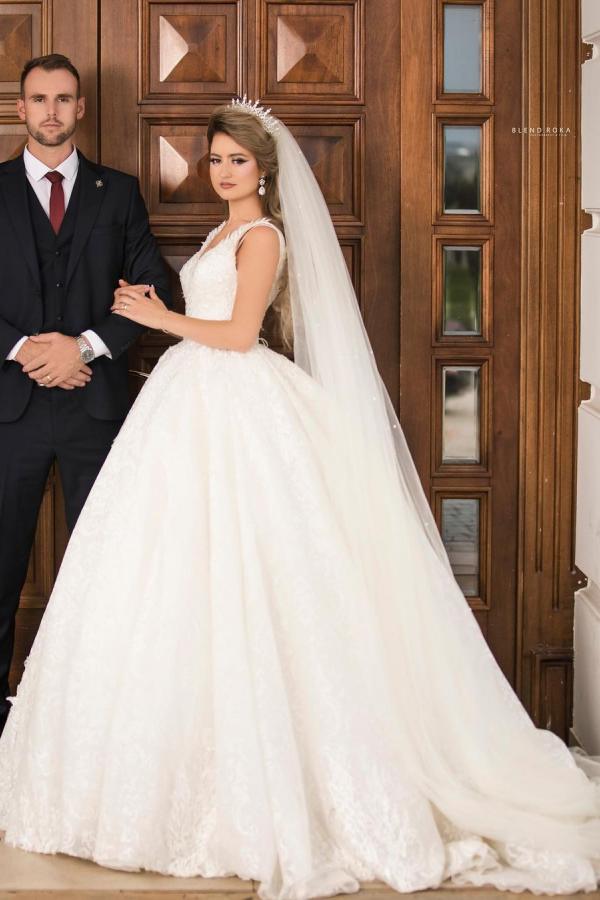 Gorgeous Long Princess V-neck Tulle Lace Wedding Dress – BIZTUNNEL
