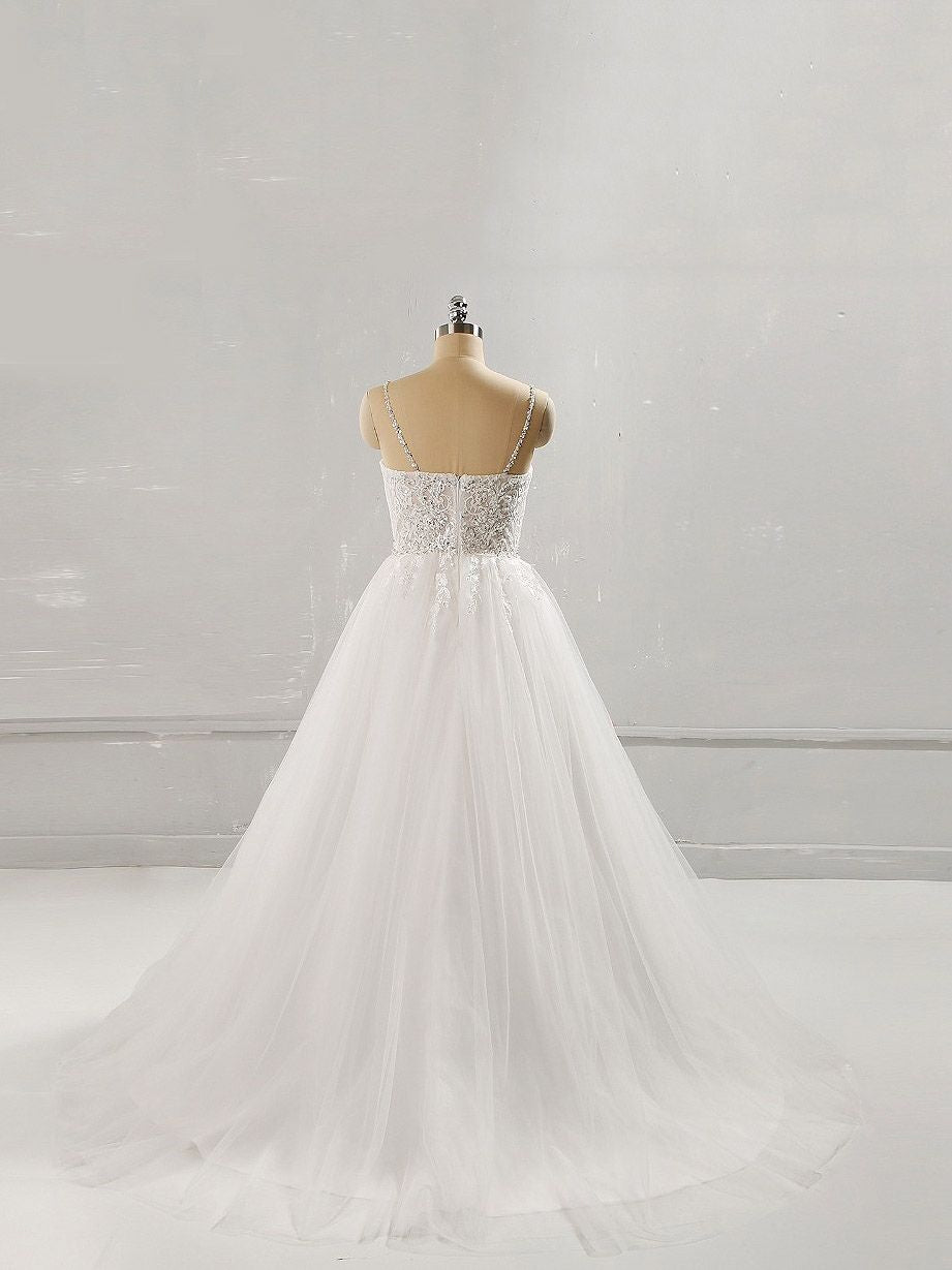 Elegant Long A-line Tulle Lace Wedding Dress with Bubble Sleeves main image 0