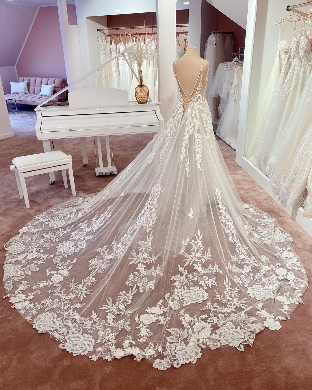 Long A-line V-neck Sleeveless Floral Lace Tulle Boho Wedding Dresses – BIZTUNNEL