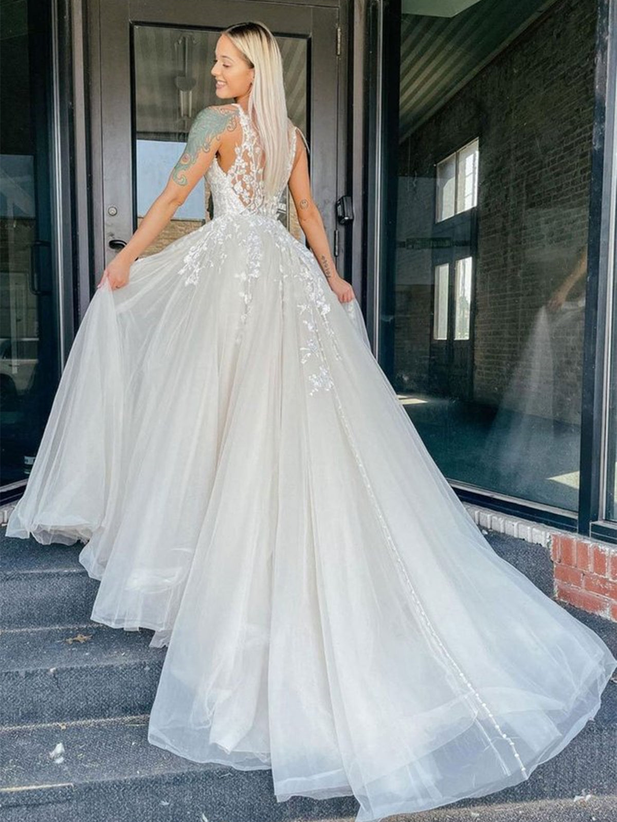 Long A-line V-neck Tulle Floral Lace Prom Dress Backless Formal Evening Dresses main image 1