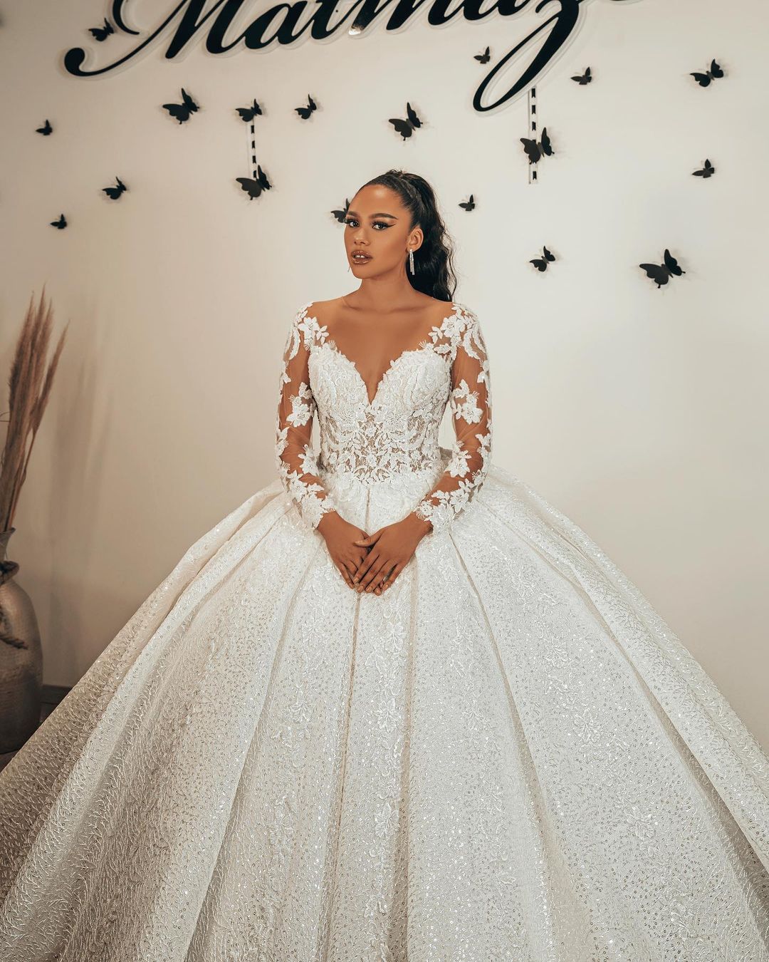 Long Ball Gown Sweetheart Appliques Lace Sequins Ruffles Wedding Dress with Sleeves Long Ball Gown Sweetheart Appliques Lace Sequins Ruffles Wedding Dress with Sleeves