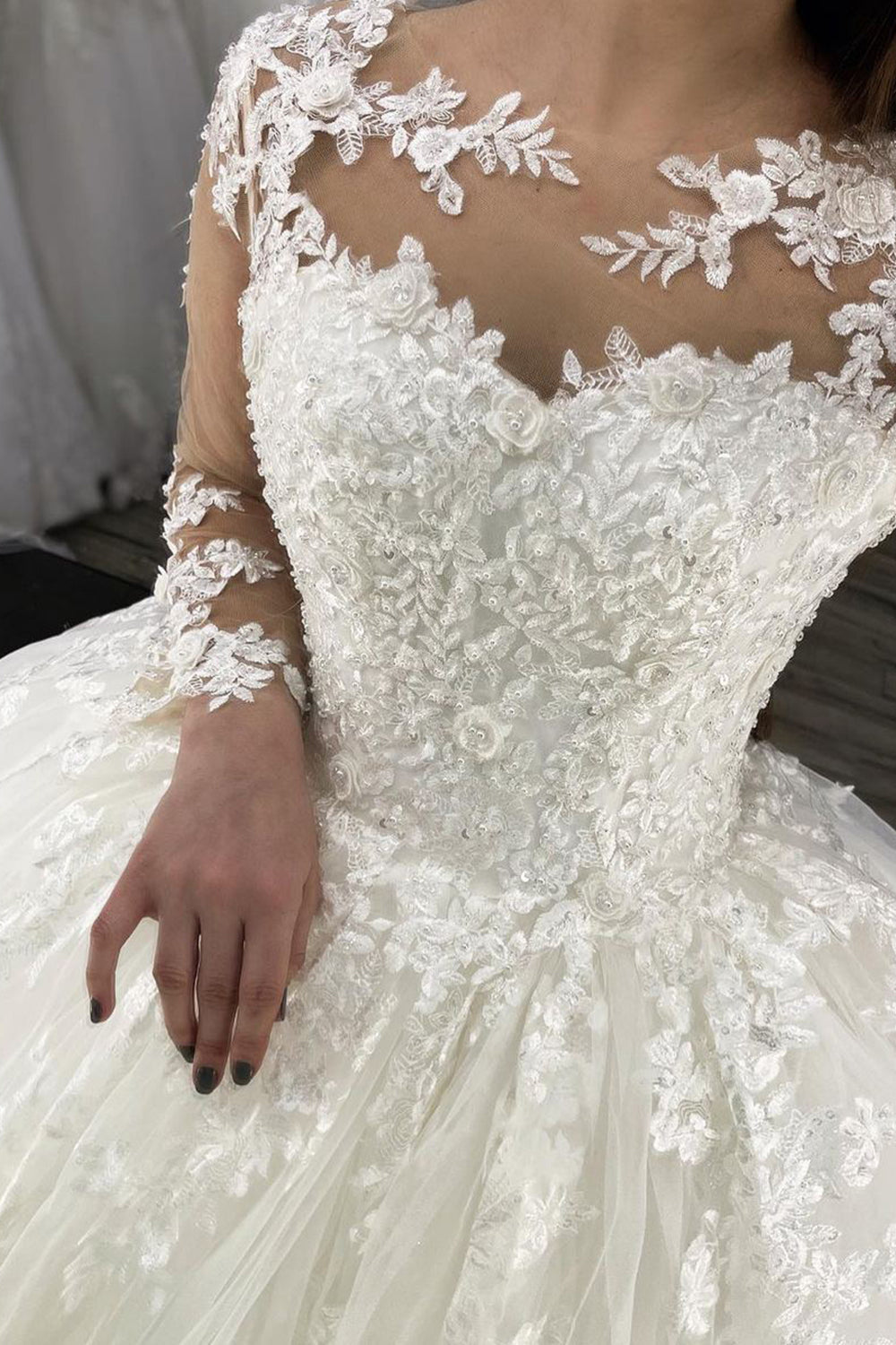 Gorgeous Long Sleeves Ball Gown Lace Tulle Wedding Dresses main image 0
