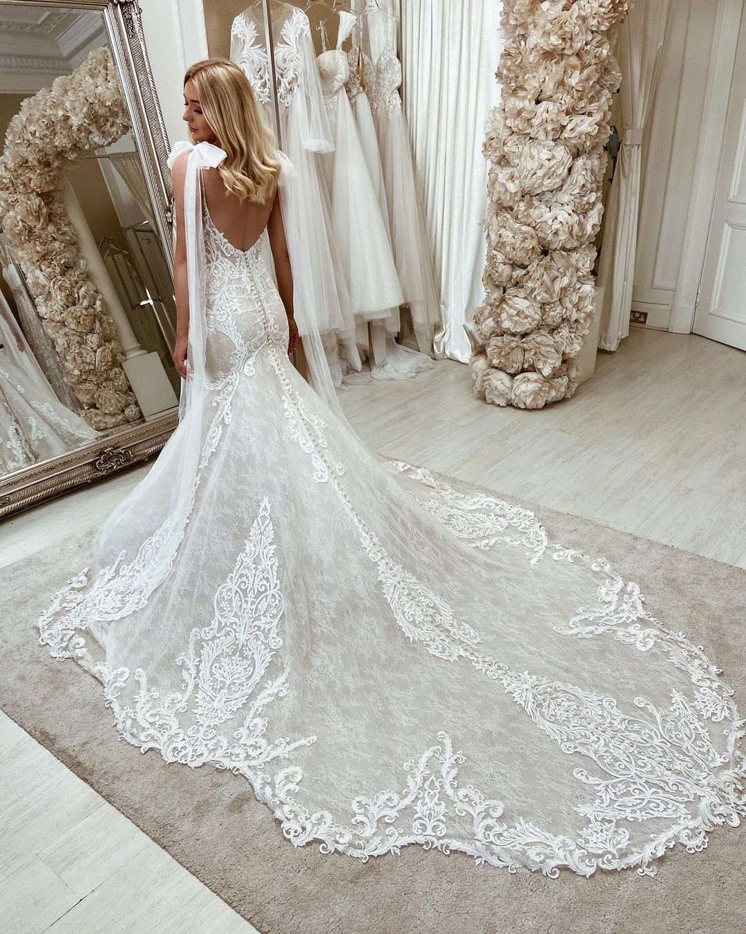 Long Mermaid Lace Sweetheart Backless Wedding Dress with Sweep Train Long Mermaid Lace Sweetheart Backless Wedding Dress with Sweep Train