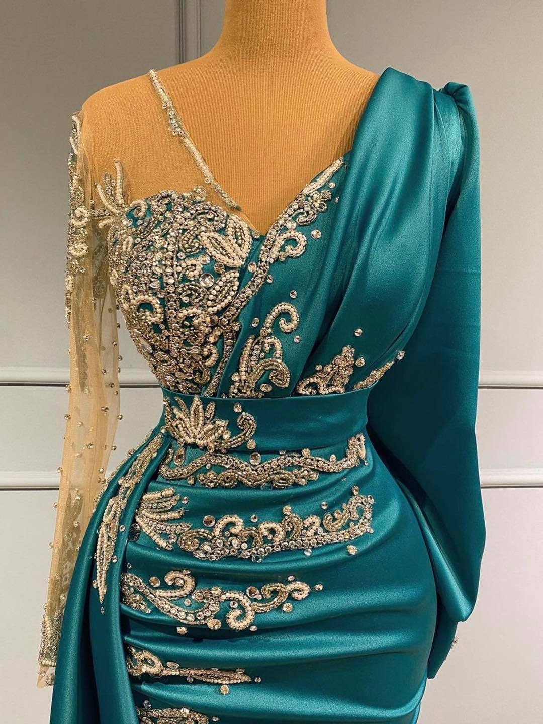 Elegant Long Sleeves Mermaid V-neck Satin Prom Dress with Slit main image 1