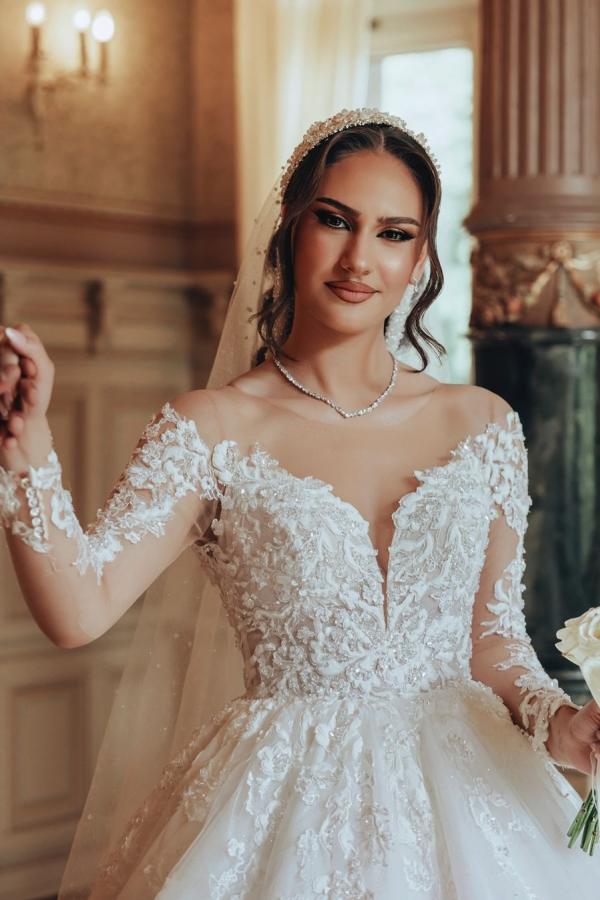 Luxurious Long White Scoop Neck A-Line Tulle Lace Wedding Dress With Sleeves Luxurious Long White Scoop Neck A-Line Tulle Lace Wedding Dress With Sleeves