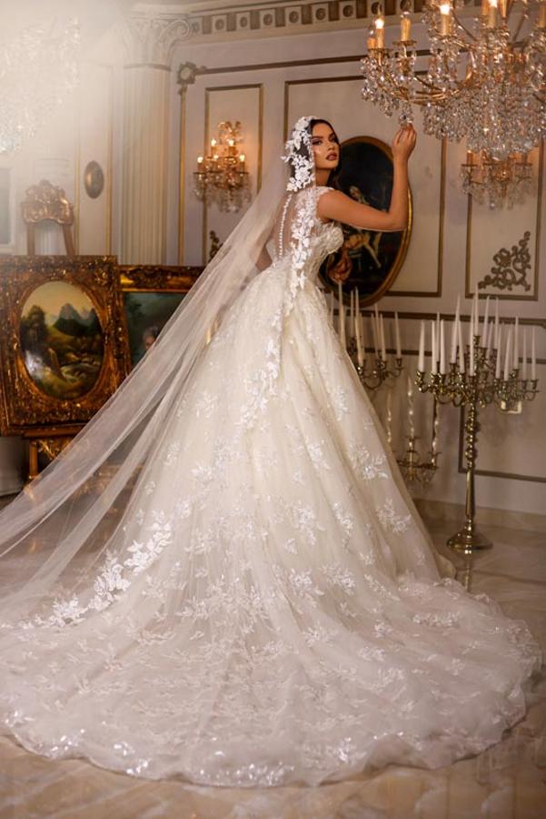 Elegant Ivory Long A Line Sweetheart Tulle Lace Applique Wedding Dress