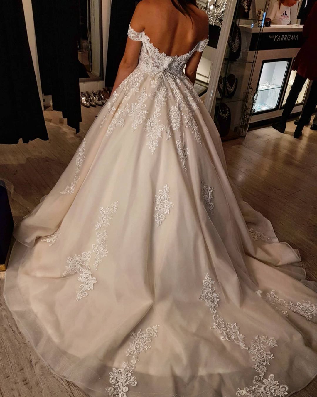strapless open back dress Modest Long A-Line Off-The-Shoulder Tulle Princess Wedding Dress with Lace