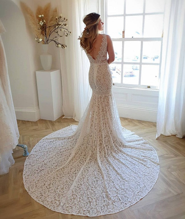 modest backless dress Tie In Back/Backless Dress Modestly : r/CatholicWomen