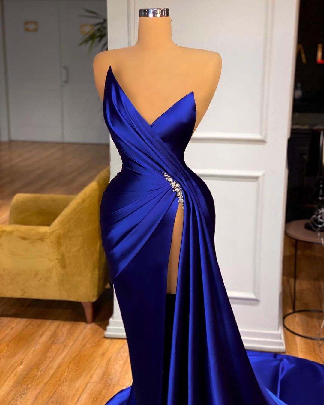 Royal Blue Long Mermaid V-neck Prom Dress With Split Royal Blue Long Mermaid V-neck Prom Dress With Split