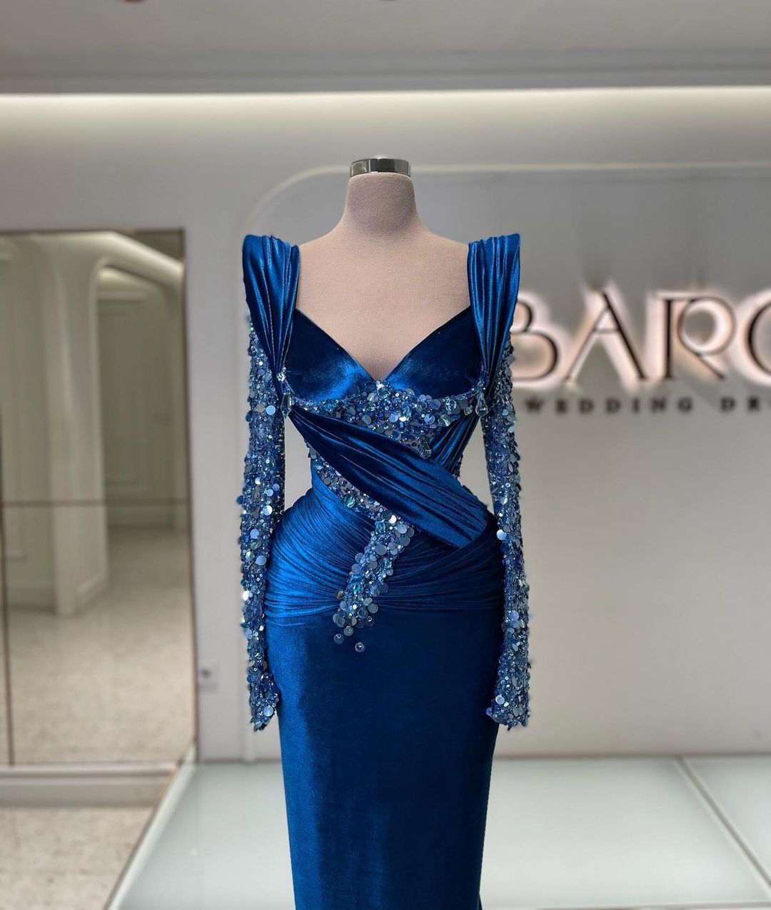 royal blue long sleeve bodycon dress Royal Blue Long Sleeves Mermaid Sweetheart Formal Prom Dress with Bead –  BIZTUNNEL