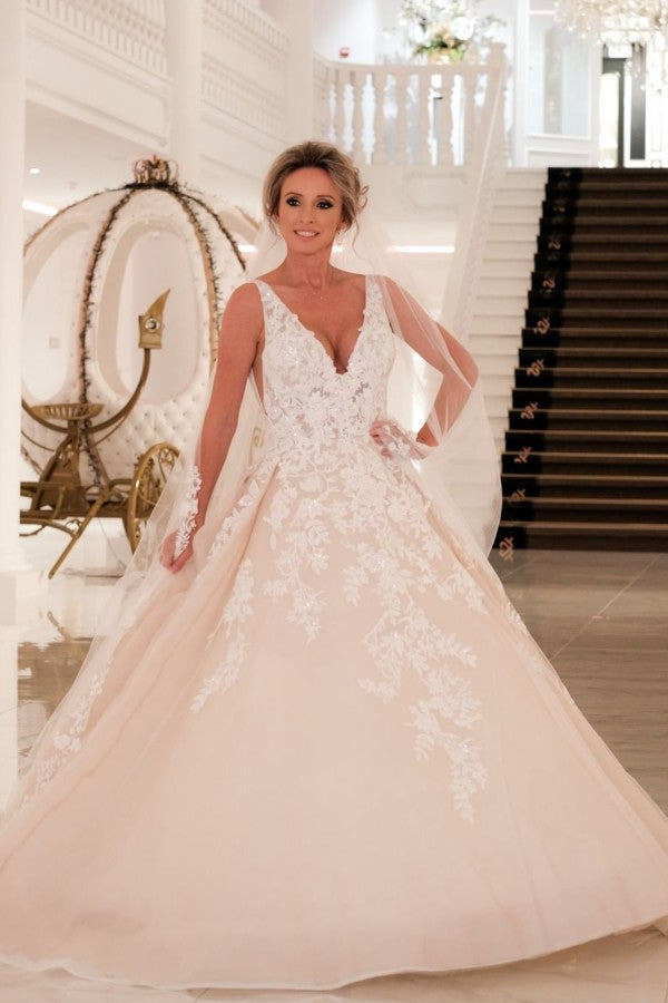 Sexy Long A-Line V-neck Spaghetti Straps Appliques Lace Backless Weddi   BIZTUNNEL