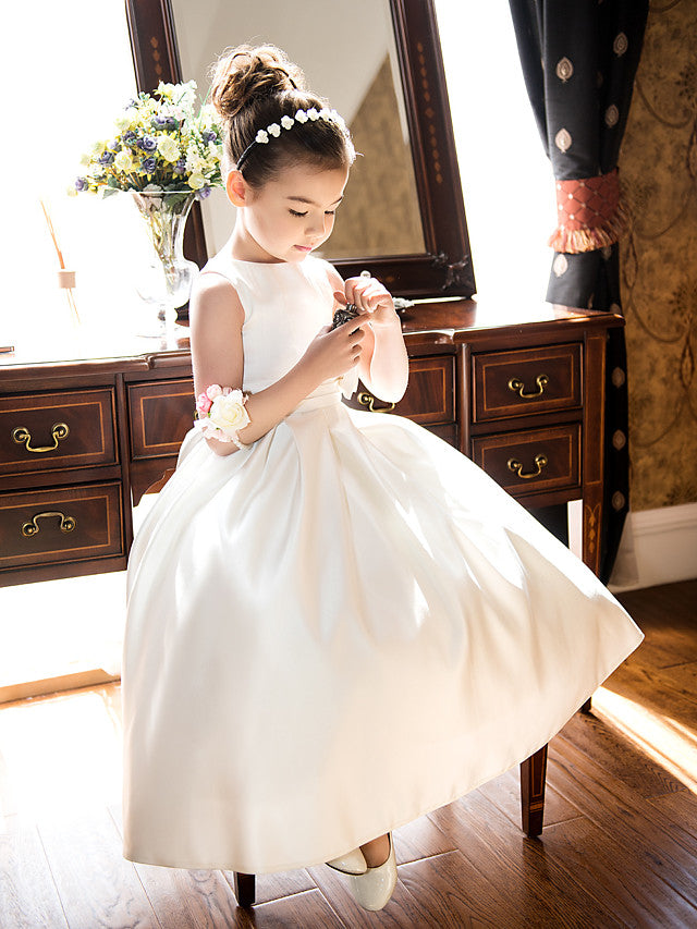 short holy communion dresses The Adele Communion Dress How to choose the perfect Communion Dress for you? Whether you prefer long or short, lace detailing or satin find your first Holy Communion Dress at Crystal