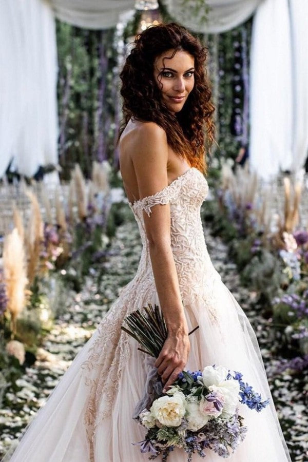 Vintage Long A-Line Off-The-Shoulder Lace Tulle Wedding Dress Vintage Long A-Line Off-The-Shoulder Lace Tulle Wedding Dress