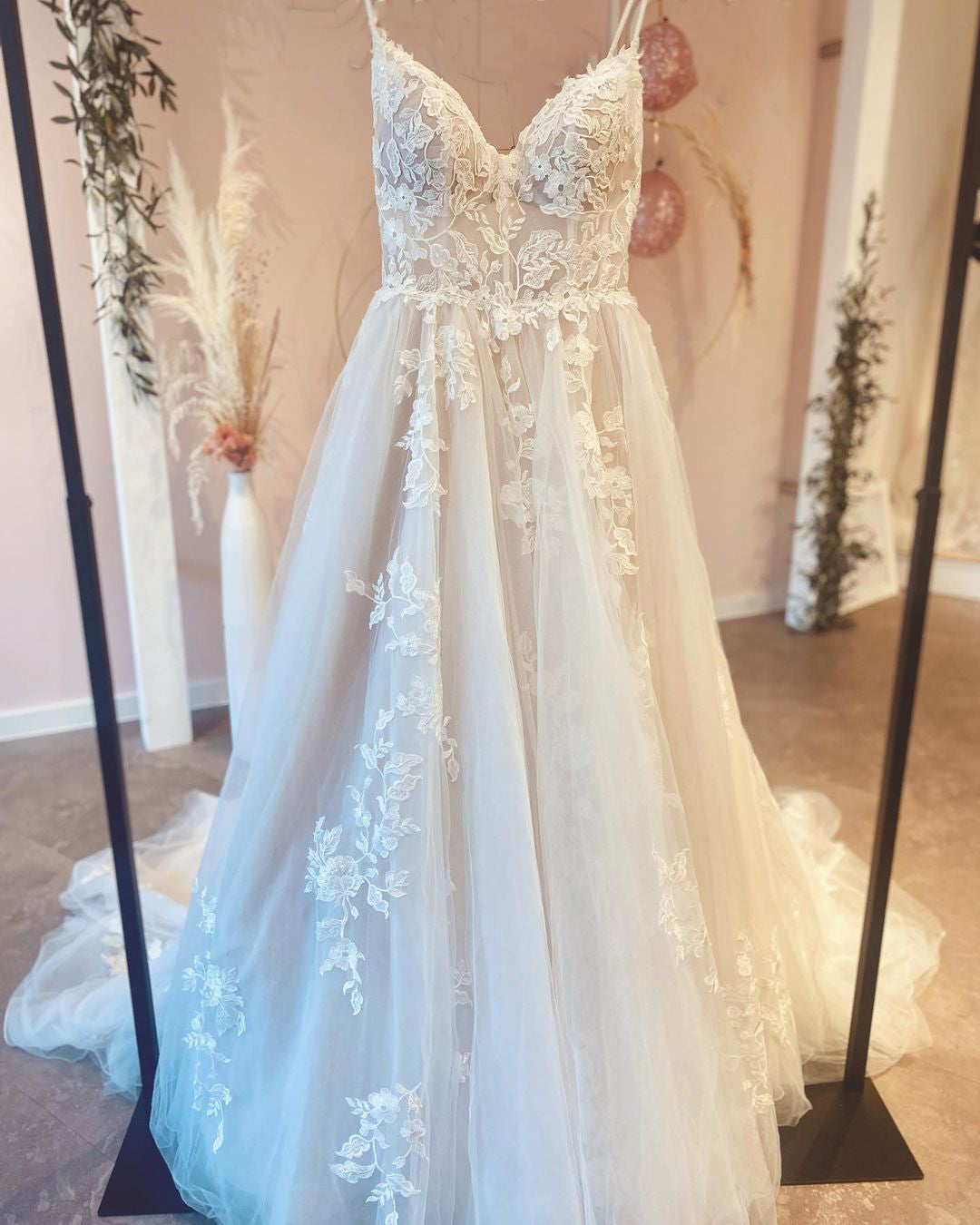 Vintage Long A-Line Spaghetti Straps Appliques Lace Wedding Dress With BIZTUNNEL Vintage Long A-Line Spaghetti Straps Appliques Lace Wedding Dress With BIZTUNNEL