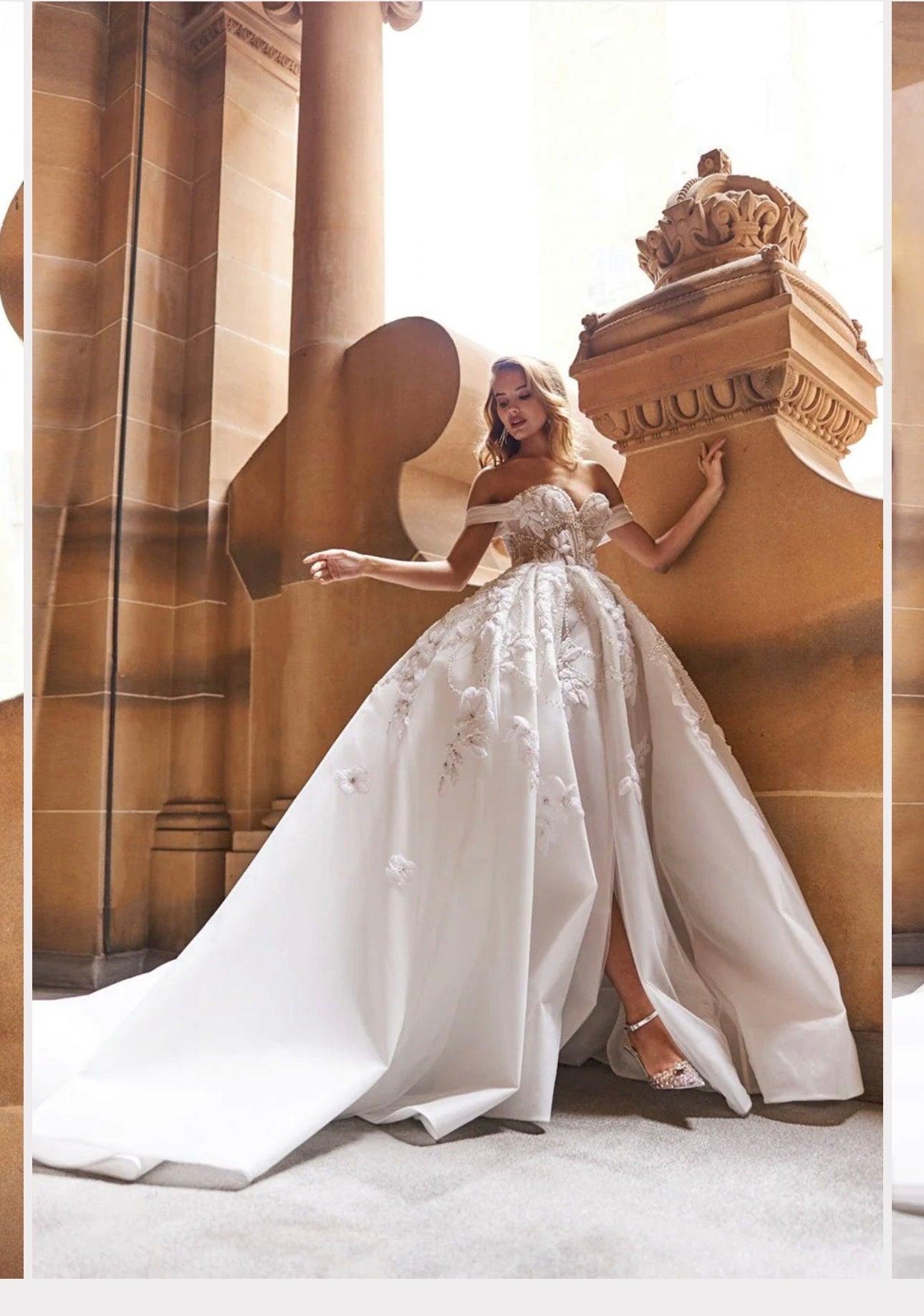 White Ball Gown Off the Shoulder Beaded Appliques Lace Long Wedding Dresses White Ball Gown Off the Shoulder Beaded Appliques Lace Long Wedding Dresses