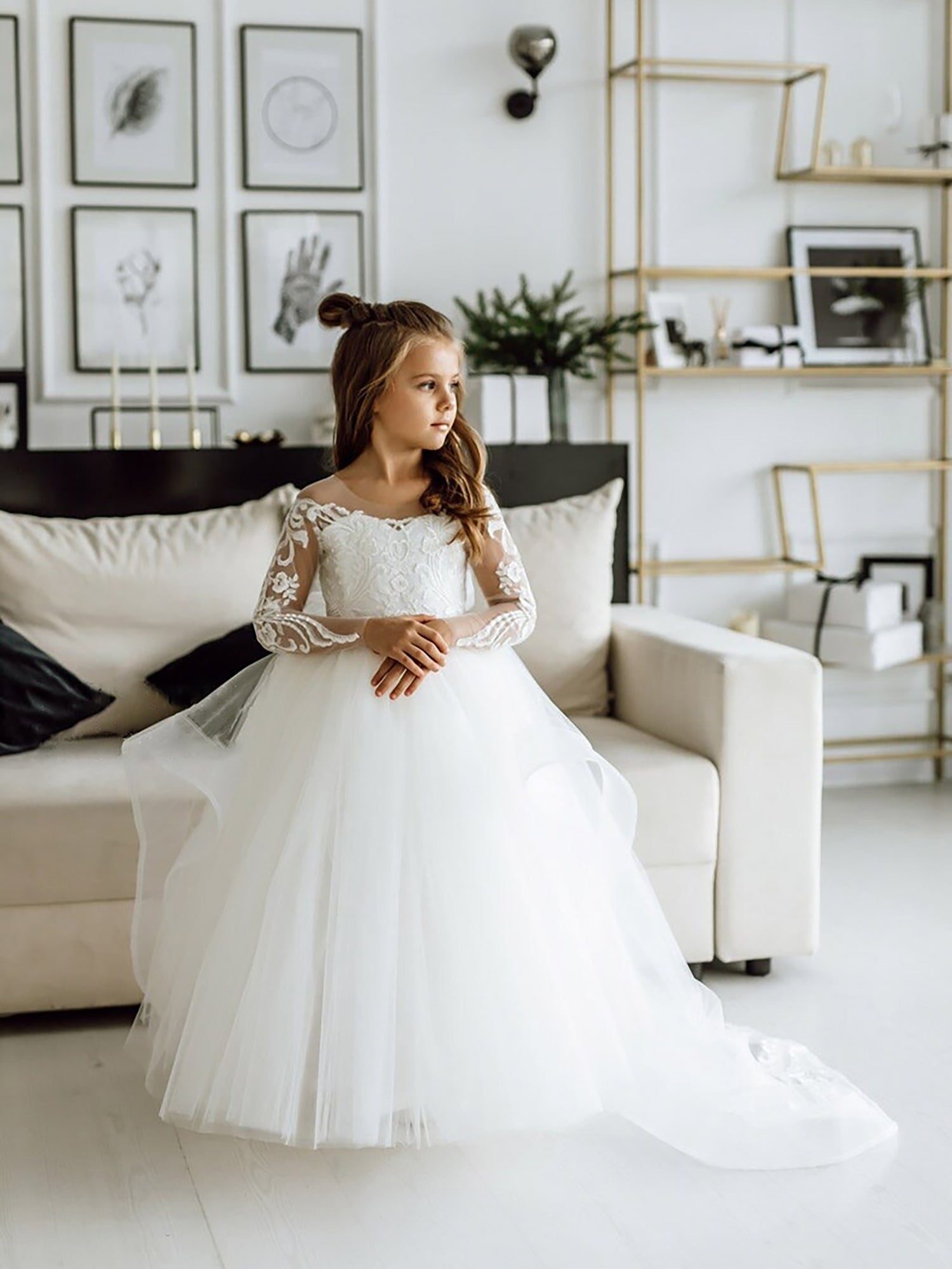 white long sleeve bow dress White Long Sleeves Ball Gown Tulle Lace Flower Girl Dress with Bow