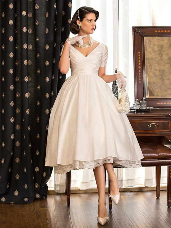 Carregar imagem no visualizador da galeria, 1950s Vintage Short A-Line V Neck Wedding Dresses with Sleeves-BIZTUNNEL

