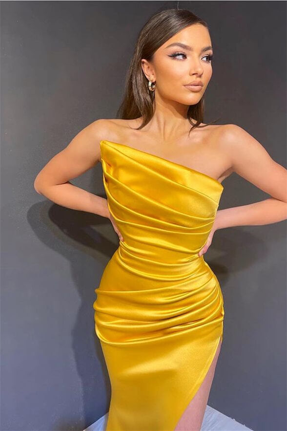 Stunning Sleeveless Mermaid Prom Gown with Flattering Split and Strapless Design