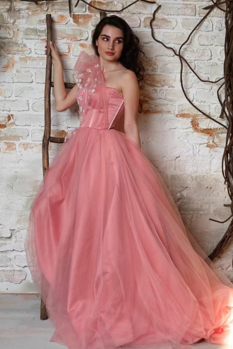 Stunning One-Shoulder Tulle Prom Gown Adorned with Exquisite Appliques