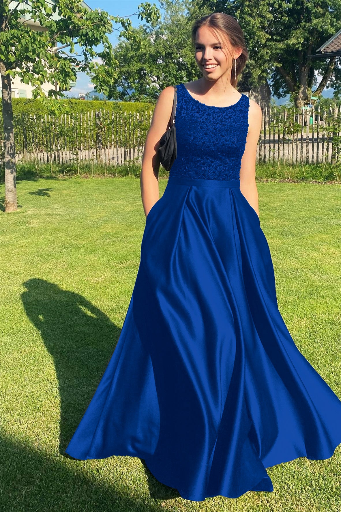 Biztunnel Black Sequined Sleeveless Scoop Neck A Line Long Prom Dress