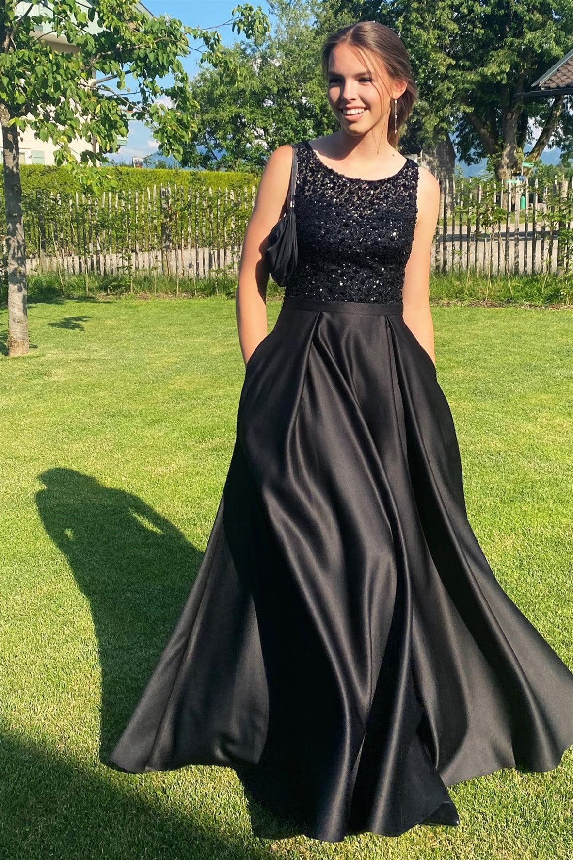 Biztunnel Black Sequined Sleeveless Scoop Neck A Line Long Prom Dress