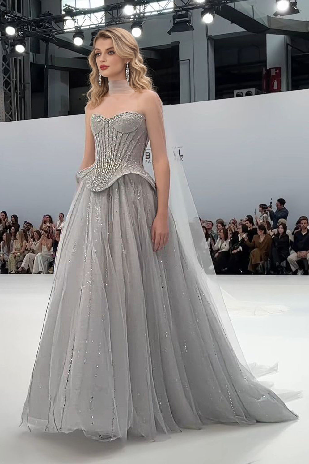 Biztunnel Elegant Sweetheart Tulle A-line Evening Dress with Rhinestones