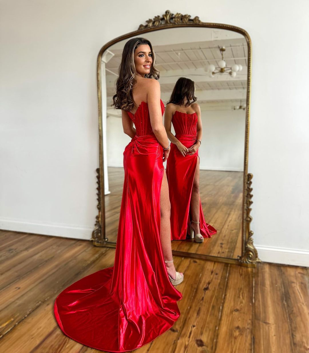 Biztunnel Fuchcia Strapless High-split Sleeveless Prom Dress with Appliques