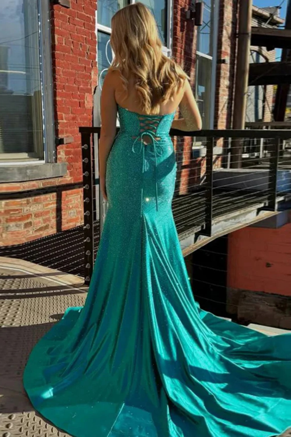 Biztunnel Sweetheart Sequined High-split Mermaid Prom Dress with Keyhole