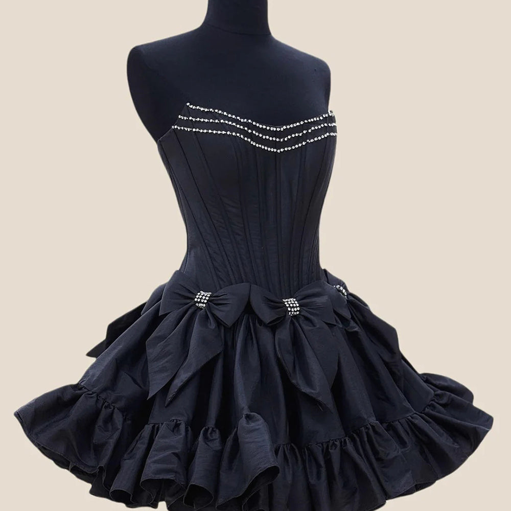 
                  
                     A Line Black Strapless Corset Ruffled Short Homecoming Dress With Bows
                  
                