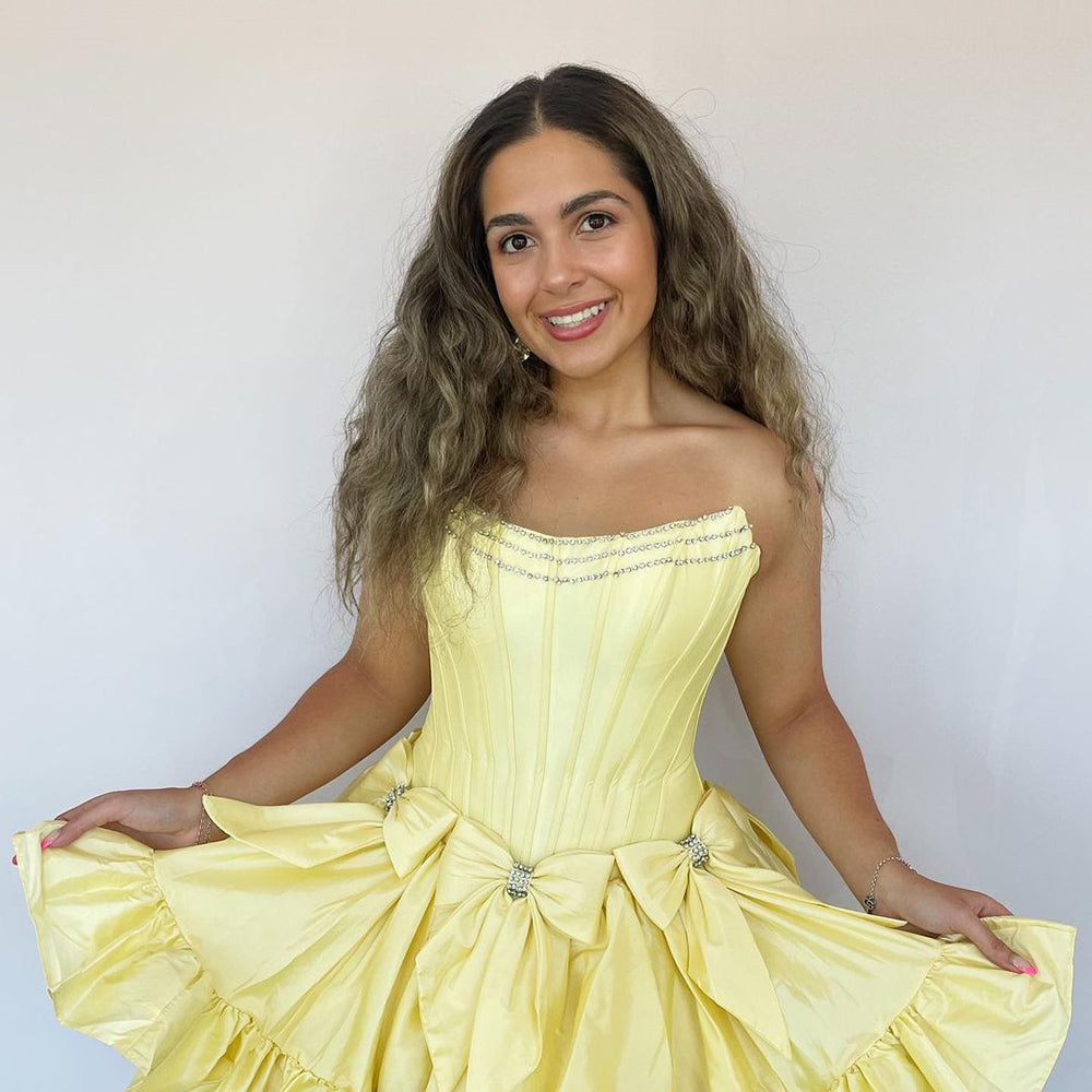 
                  
                     A Line Fuchsia Strapless Corset Short Homecoming Dress With Bow
                  
                