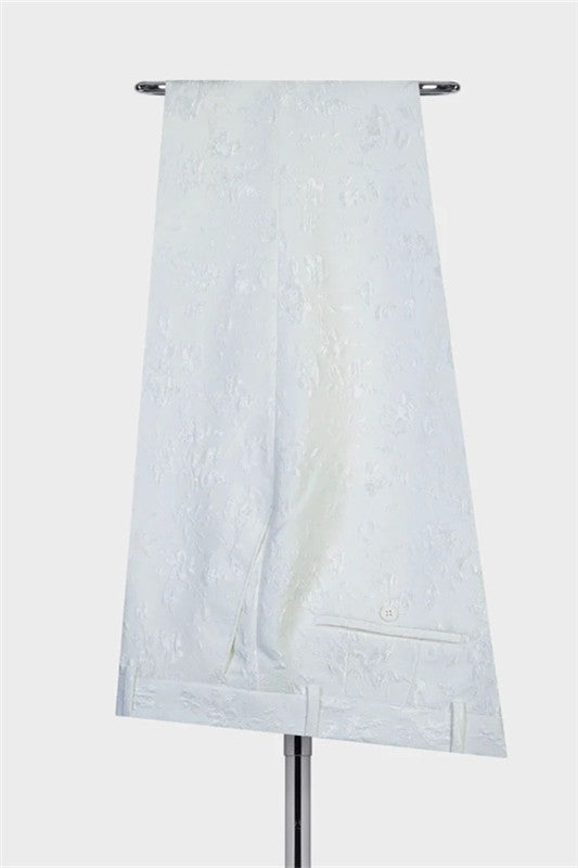 
                  
                    Aldrich New Arrival White Three Pieces Wedding Suits With Burgundy Shawl Lapel
                  
                