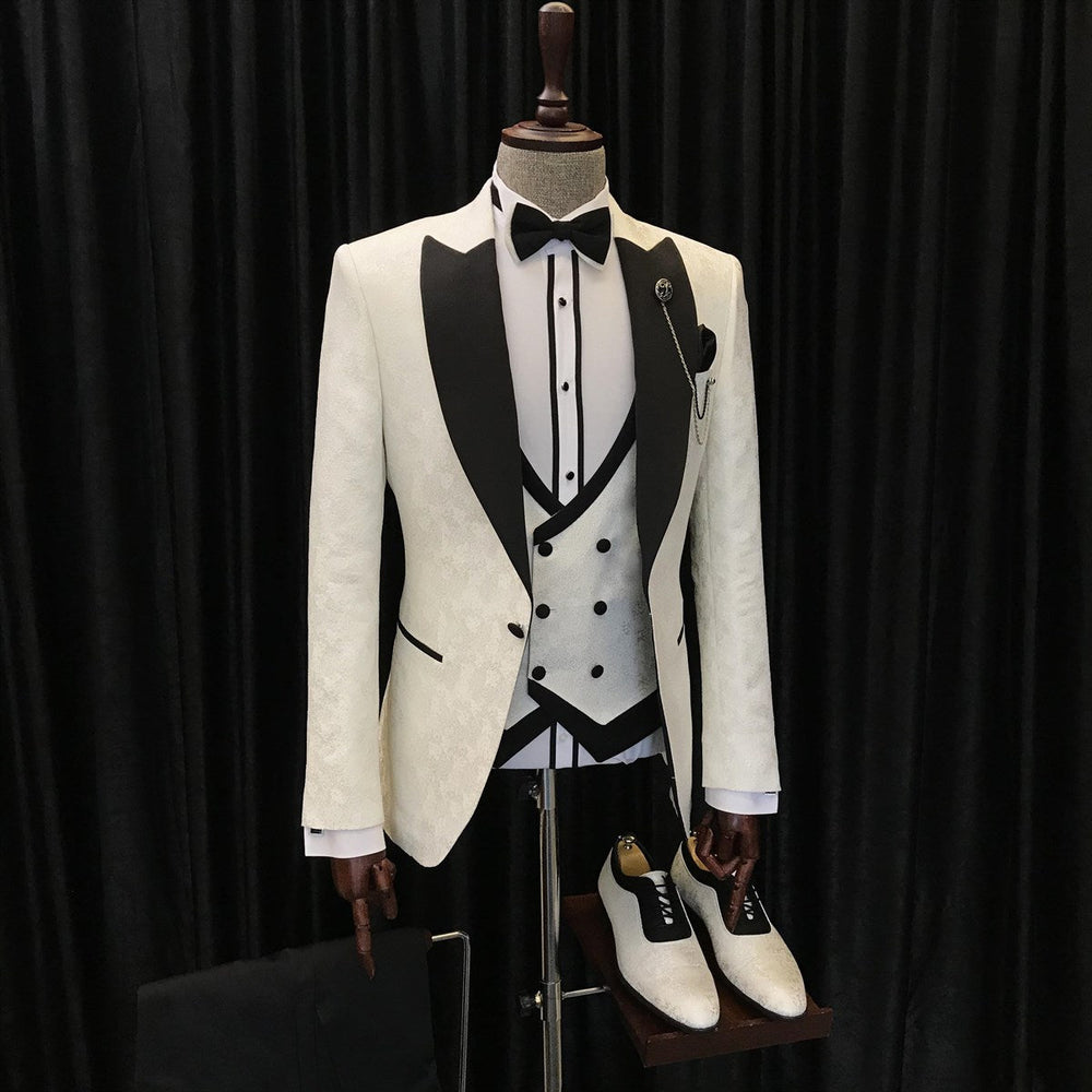 
                  
                    Alvin New Arrival White Jacquard Three Pieces Wedding Suits With Black Peaked Lapel
                  
                