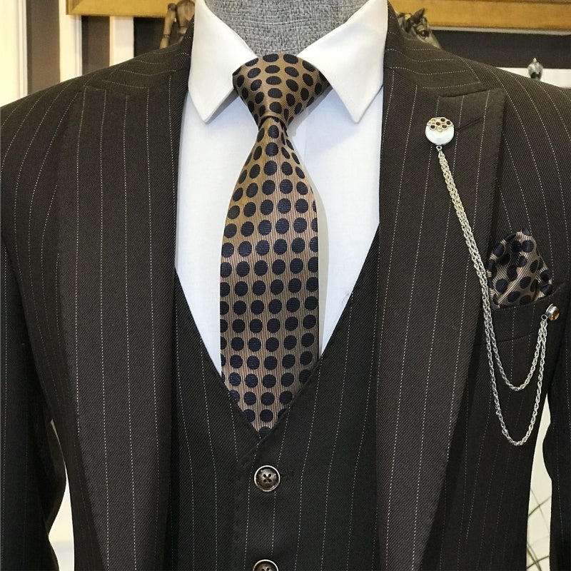 
                  
                    Benson Bespoke Brown Peaked Lapel Three Pieces Striped Business Men Suits
                  
                