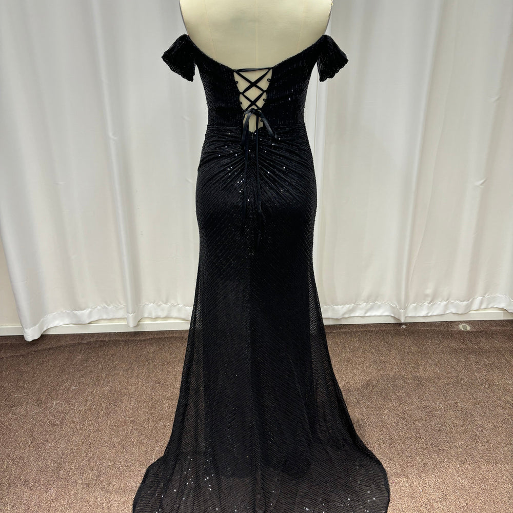 
                  
                    Long Off-the-Shoulder Mermaid Sequined Black Evening Dresses with Slit
                  
                