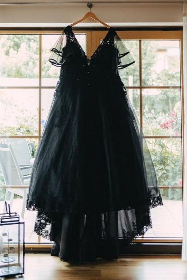 
                  
                    Biztunnel Black V-neck Half Sleeves Plus Size A-line Wedding Dresses
                  
                
