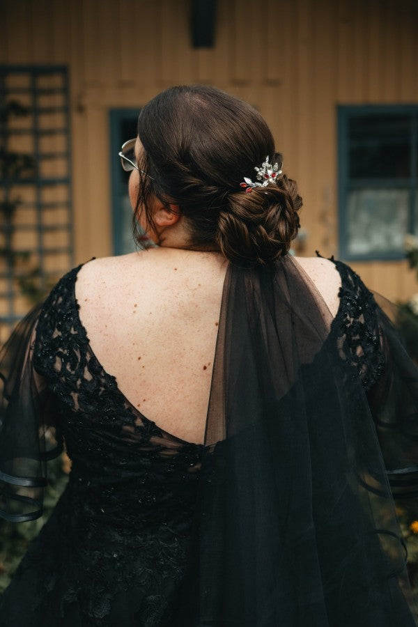 
                  
                    Biztunnel Black V-neck Half Sleeves Plus Size A-line Wedding Dresses
                  
                