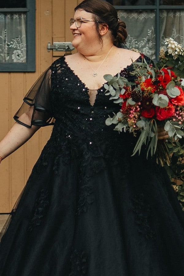 
                  
                    Biztunnel Black V-neck Half Sleeves Plus Size A-line Wedding Dresses
                  
                