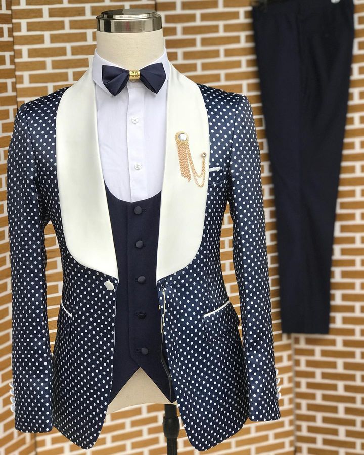 
                  
                    Carlson Fashion Navy Blue Shawl Lapel Three Pieces Dot Wedding Suits
                  
                