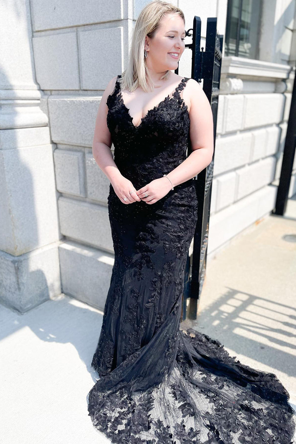 Charming Black Long Mermaid V-neck Lace Tulle Open Back Prom Dress-BIZTUNNEL