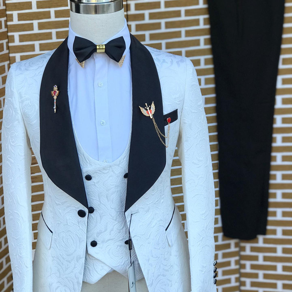 
                  
                    Chasel Three Pieces White Jacquard Bespoke Wedding Suits With Black Lapel
                  
                