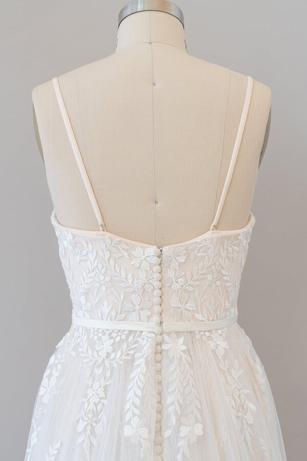 Laden Sie das Bild in den Galerie-Viewer, Chic Long A-line Sweetheart Spaghetti Strap Appliques Tulle Wedding Dress-BIZTUNNEL

